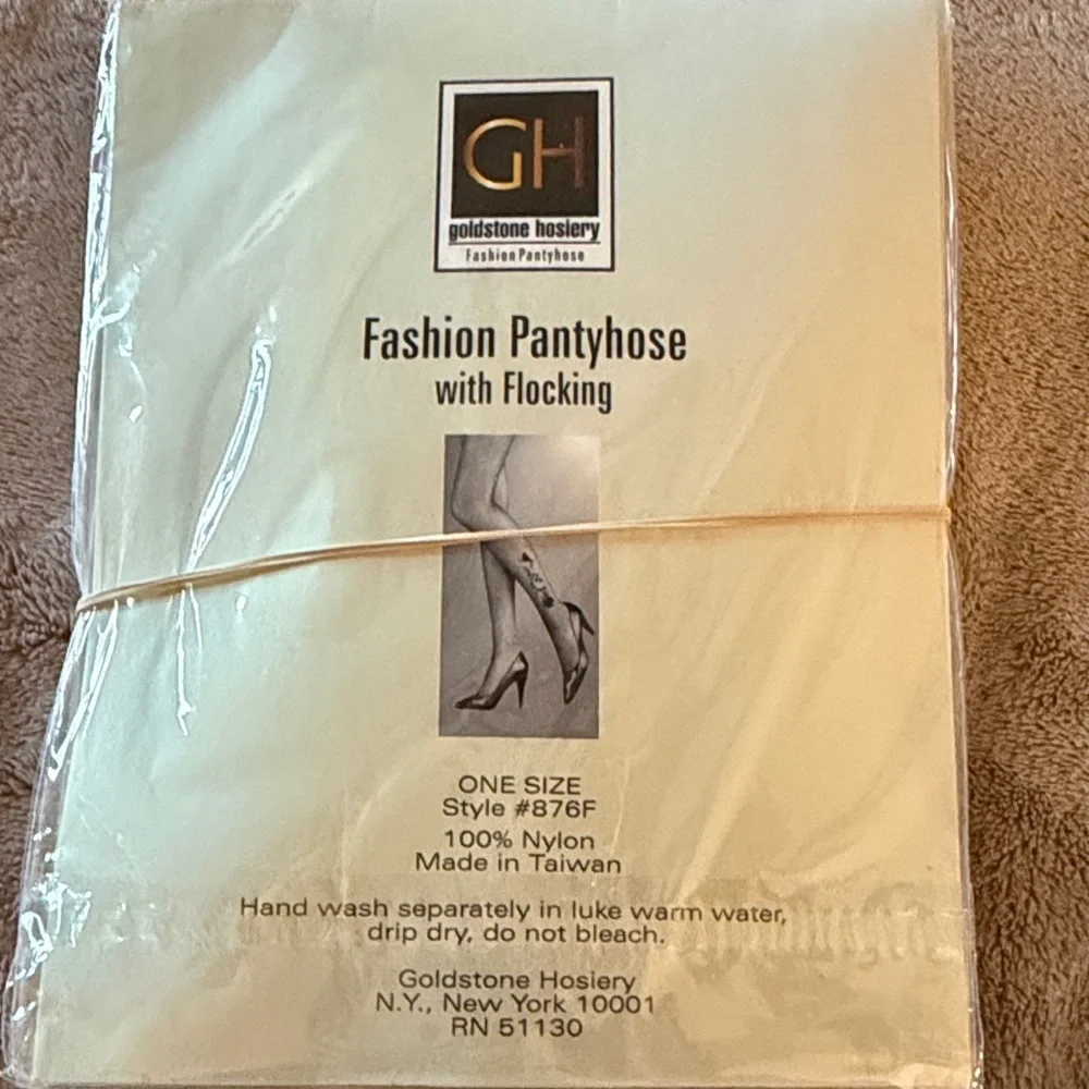 🩷 3/$18 White Goldstone Hosiery Fashion Pantyhose with floral design